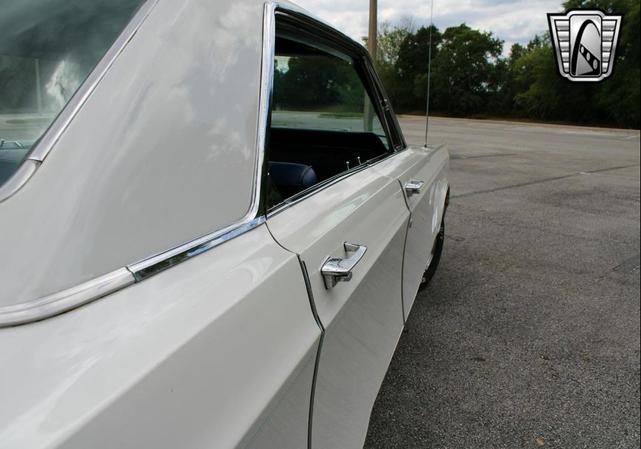 Photo of 1968 White Chrysler 300