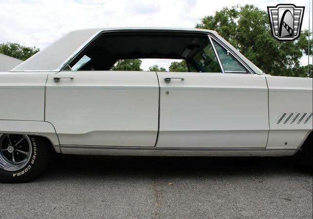 Photo of 1968 White Chrysler 300