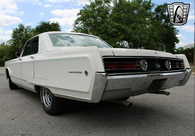 Photo of 1968 White Chrysler 300
