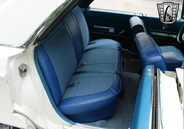 Photo of 1968 White Chrysler 300