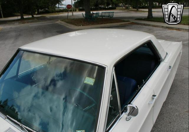 Photo of 1968 White Chrysler 300