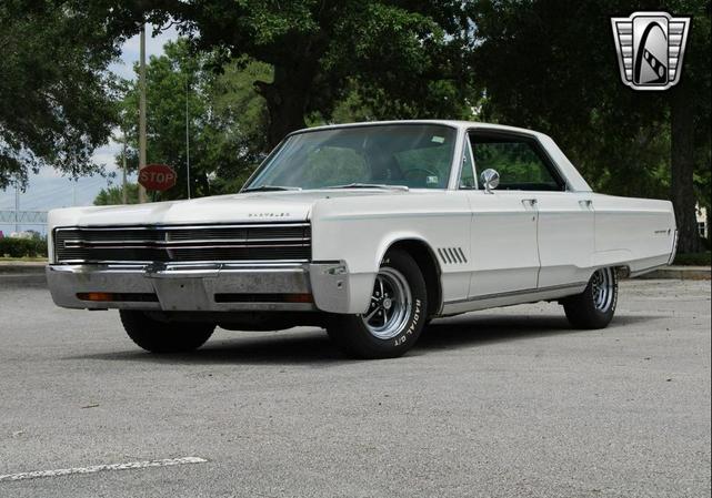 Photo of 1968 White Chrysler 300