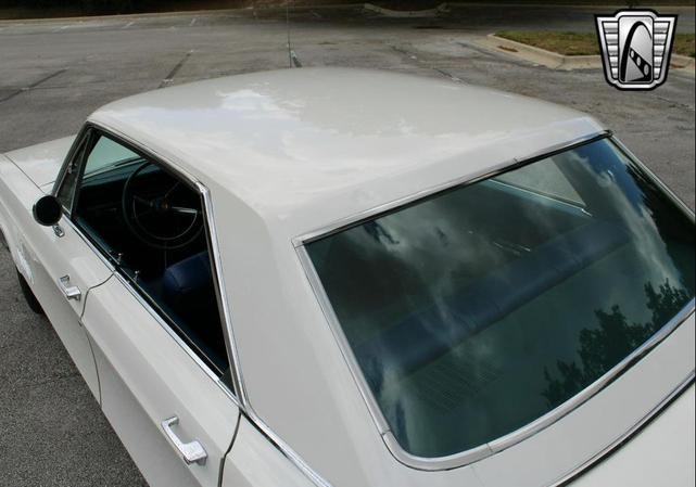 Photo of 1968 White Chrysler 300