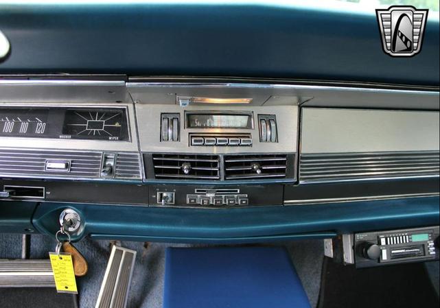 Photo of 1968 White Chrysler 300