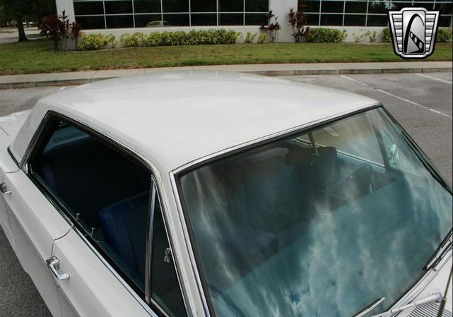 Photo of 1968 White Chrysler 300
