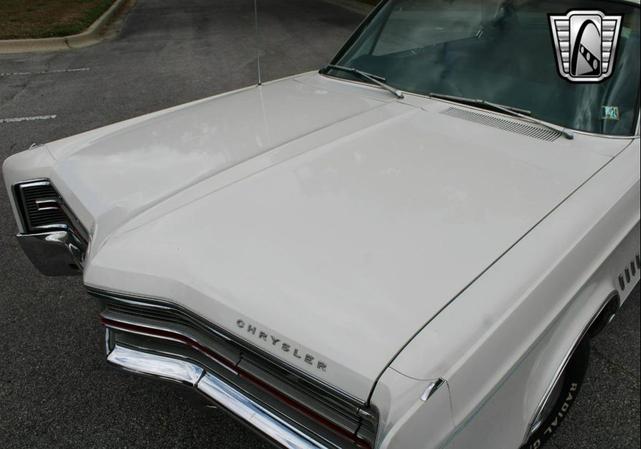 Photo of 1968 White Chrysler 300