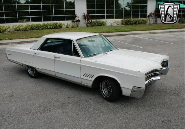Photo of 1968 White Chrysler 300