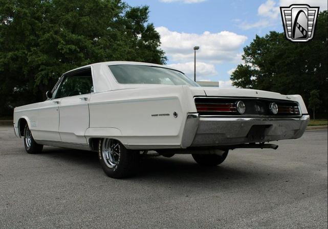 Photo of 1968 White Chrysler 300
