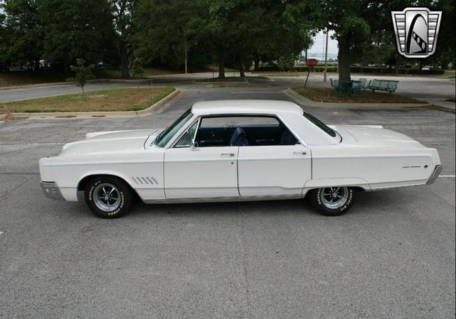 Photo of 1968 White Chrysler 300