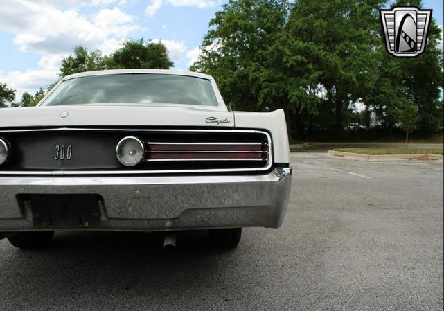 Photo of 1968 White Chrysler 300