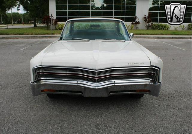 Photo of 1968 White Chrysler 300