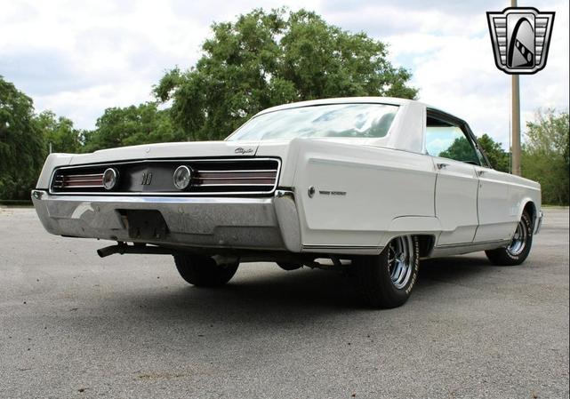 Photo of 1968 White Chrysler 300