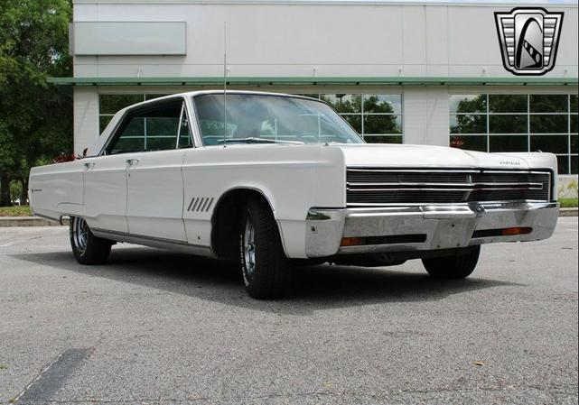 Photo of 1968 White Chrysler 300