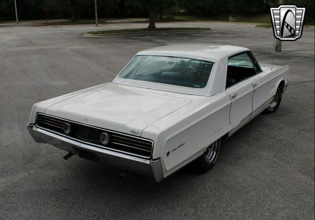 Photo of 1968 White Chrysler 300