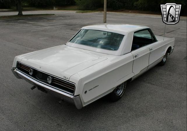 Photo of 1968 White Chrysler 300