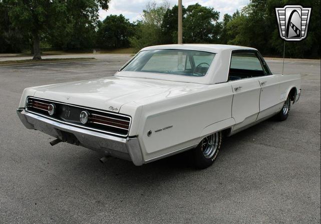 Photo of 1968 White Chrysler 300
