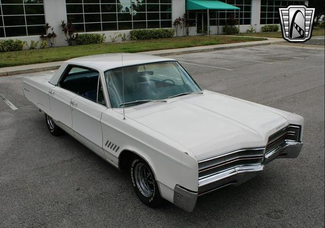 Photo of 1968 White Chrysler 300