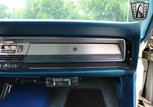 Photo of 1968 White Chrysler 300