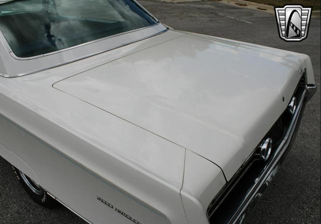 Photo of 1968 White Chrysler 300