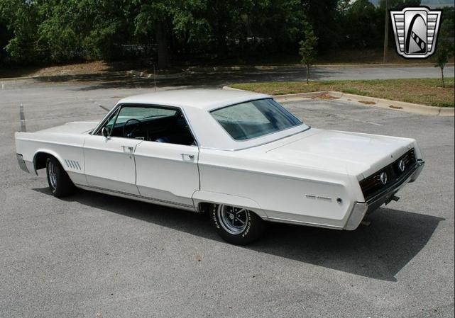 Photo of 1968 White Chrysler 300