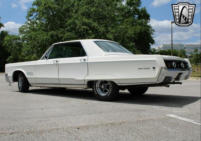 Photo of 1968 White Chrysler 300