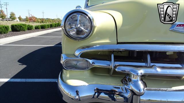 Photo of 1954 Yellow/White Chevrolet Bel Air