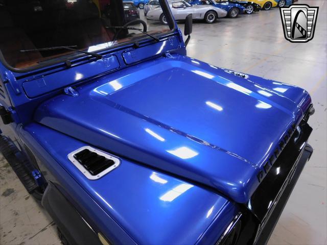 Photo of 1994 Blue Land Rover Defender