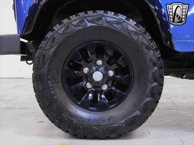 Photo of 1994 Blue Land Rover Defender
