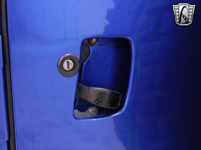 Photo of 1994 Blue Land Rover Defender