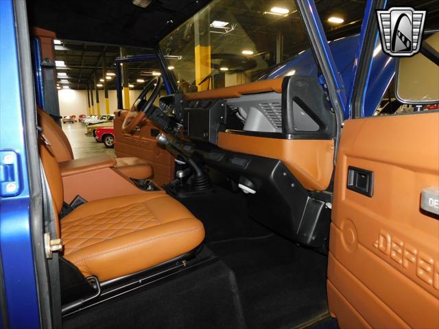 Photo of 1994 Blue Land Rover Defender