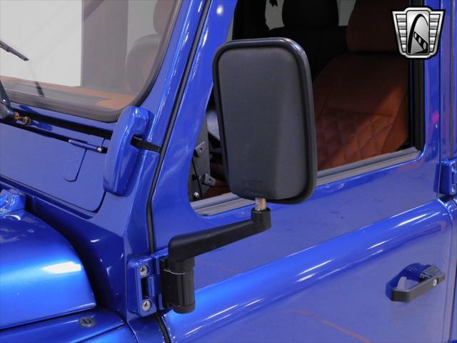 Photo of 1994 Blue Land Rover Defender