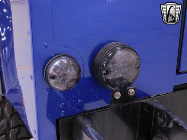 Photo of 1994 Blue Land Rover Defender