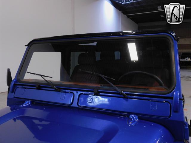 Photo of 1994 Blue Land Rover Defender