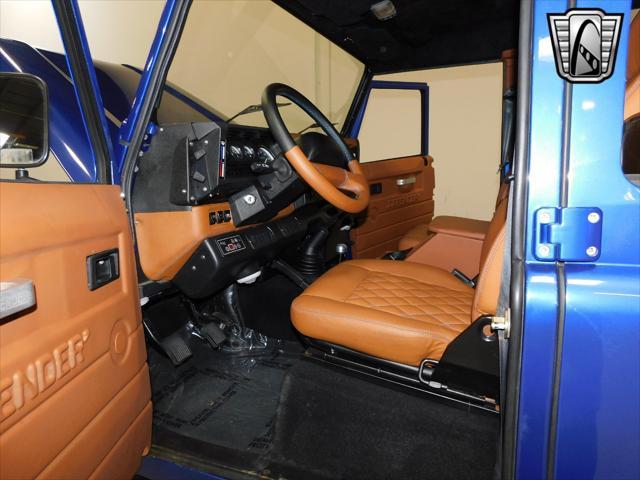 Photo of 1994 Blue Land Rover Defender