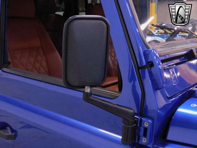 Photo of 1994 Blue Land Rover Defender