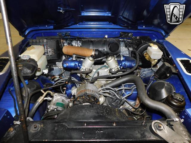 Photo of 1994 Blue Land Rover Defender