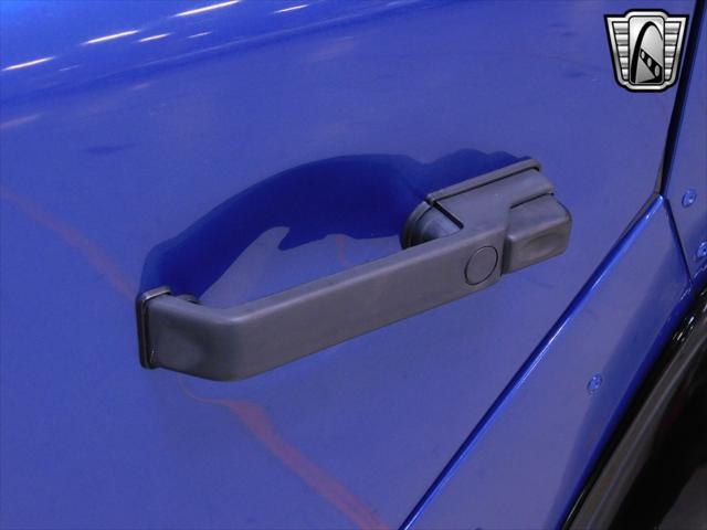 Photo of 1994 Blue Land Rover Defender