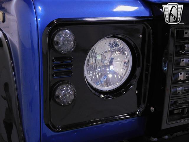 Photo of 1994 Blue Land Rover Defender