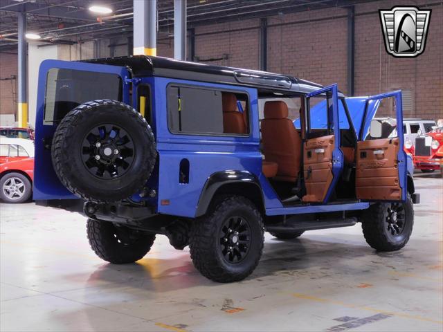 Photo of 1994 Blue Land Rover Defender