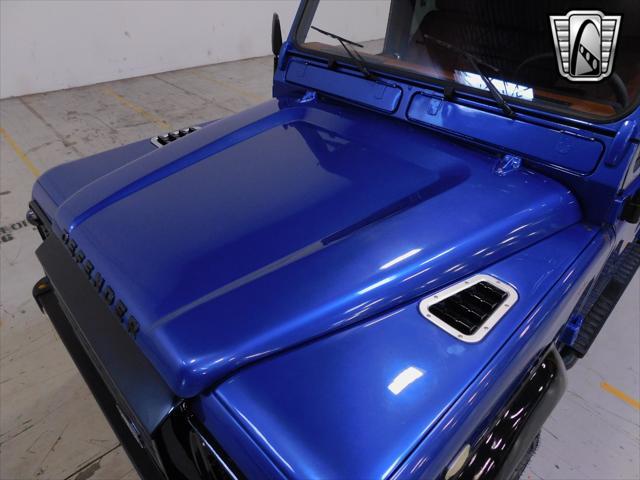 Photo of 1994 Blue Land Rover Defender