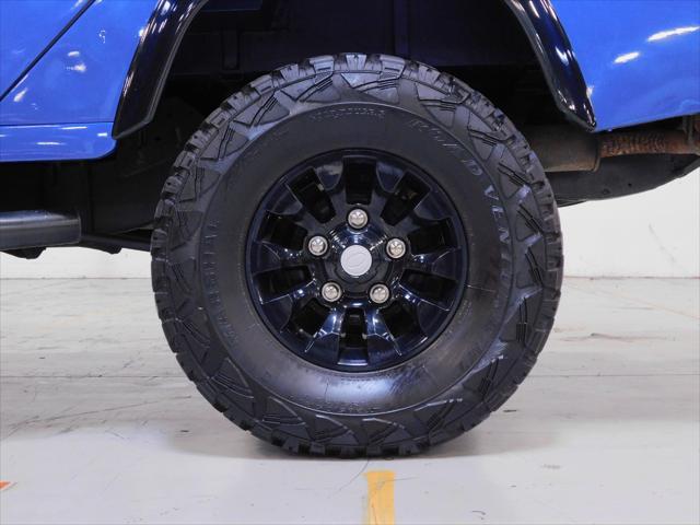 Photo of 1994 Blue Land Rover Defender