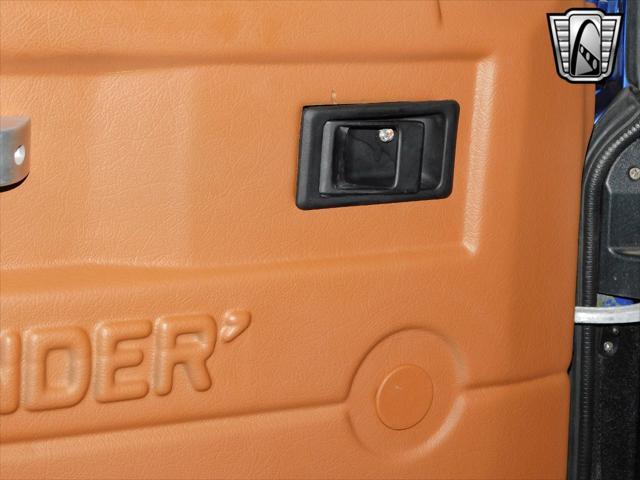Photo of 1994 Blue Land Rover Defender