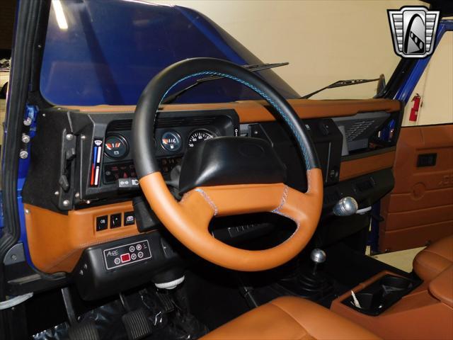 Photo of 1994 Blue Land Rover Defender