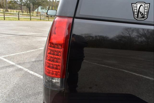 Photo of 1998 Black Chevrolet Tahoe