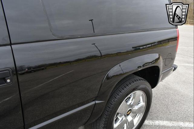 Photo of 1998 Black Chevrolet Tahoe