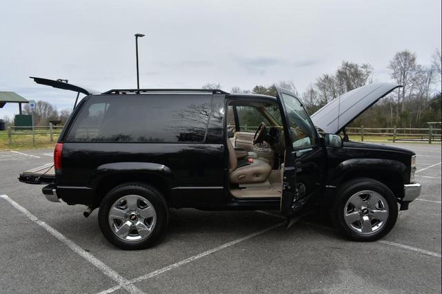 Photo of 1998 Black Chevrolet Tahoe