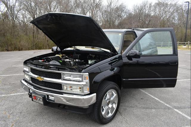Photo of 1998 Black Chevrolet Tahoe