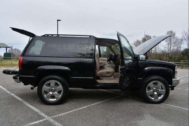 Photo of 1998 Black Chevrolet Tahoe