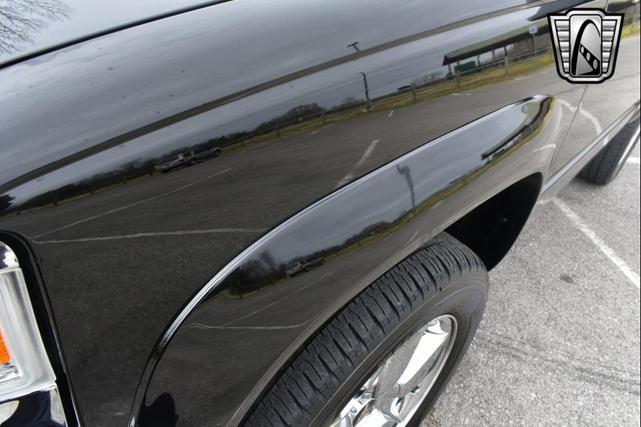 Photo of 1998 Black Chevrolet Tahoe
