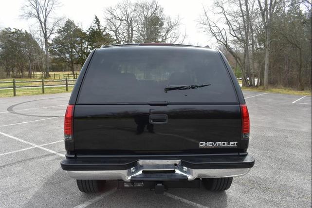 Photo of 1998 Black Chevrolet Tahoe